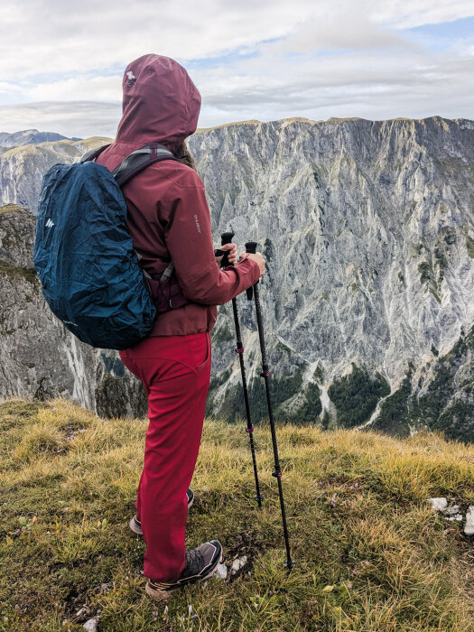 Camp trekové hole v Alpách